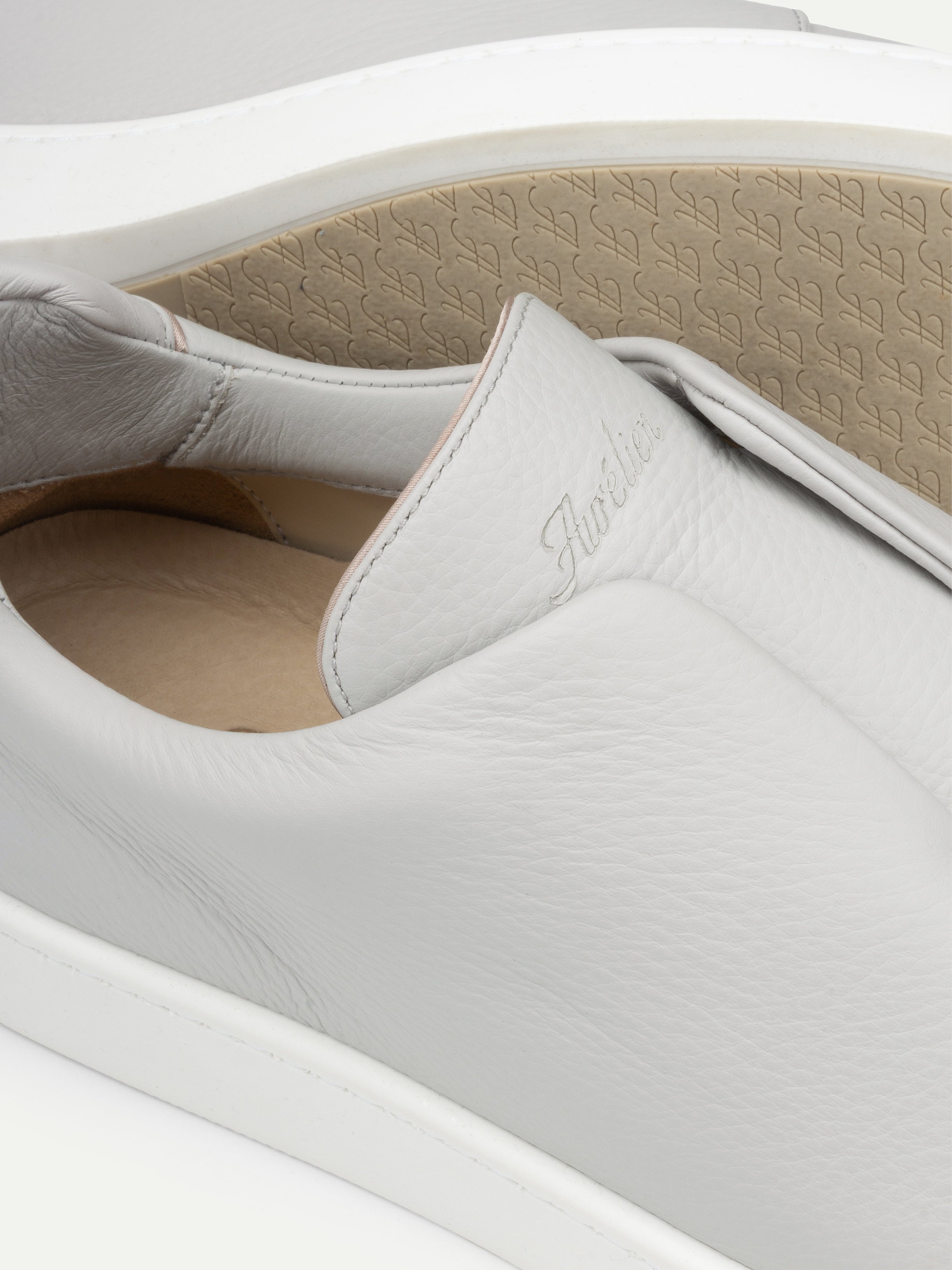 Zapatilla Cannes Gris Clásico (Cuero)